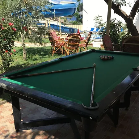 Zeus فندق تورونشْ