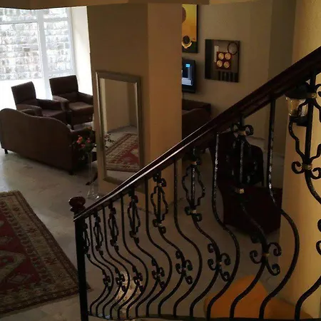 Zeus فندق تورونشْ