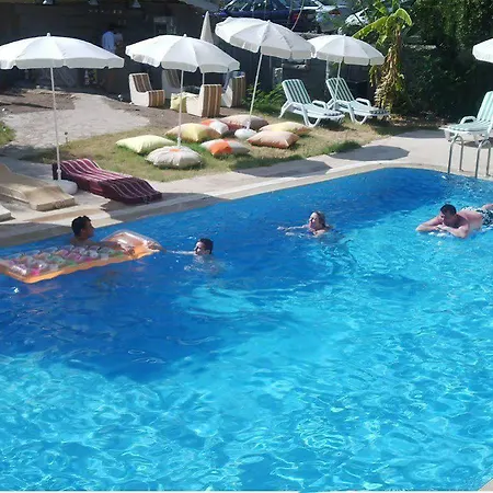 Zeus Hotel 2*