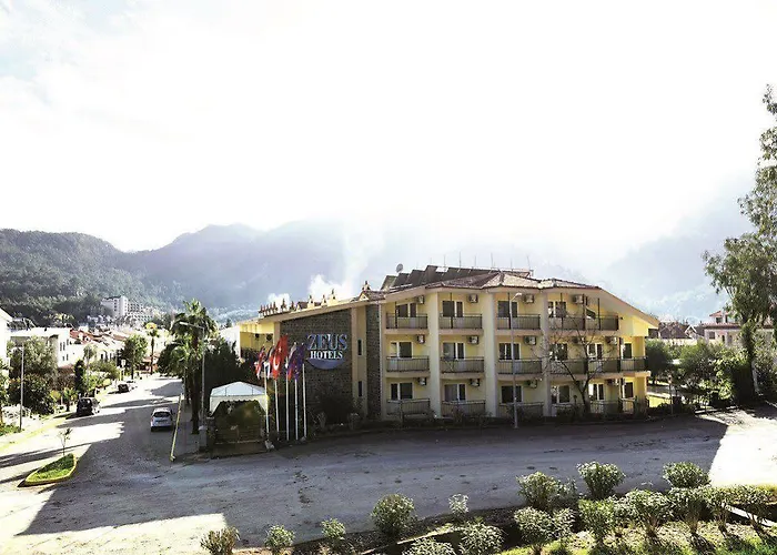 Zeus 호텔 투룬치