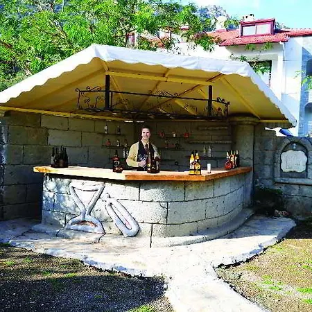 Zeus 酒店 图兰克