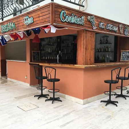 Zeus 酒店 图兰克